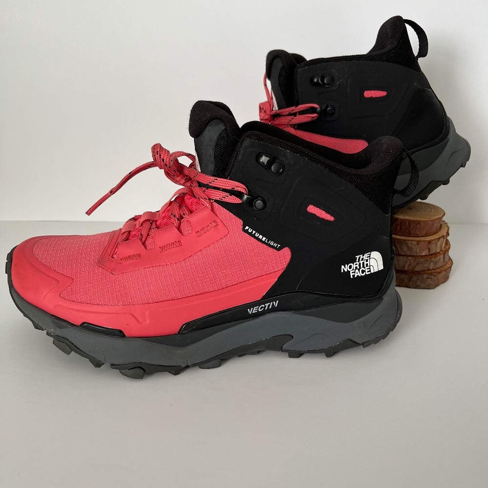 The North Face Women’s Vectiv Exploris Mid Futurelight Mid Hiking Boot 7.5